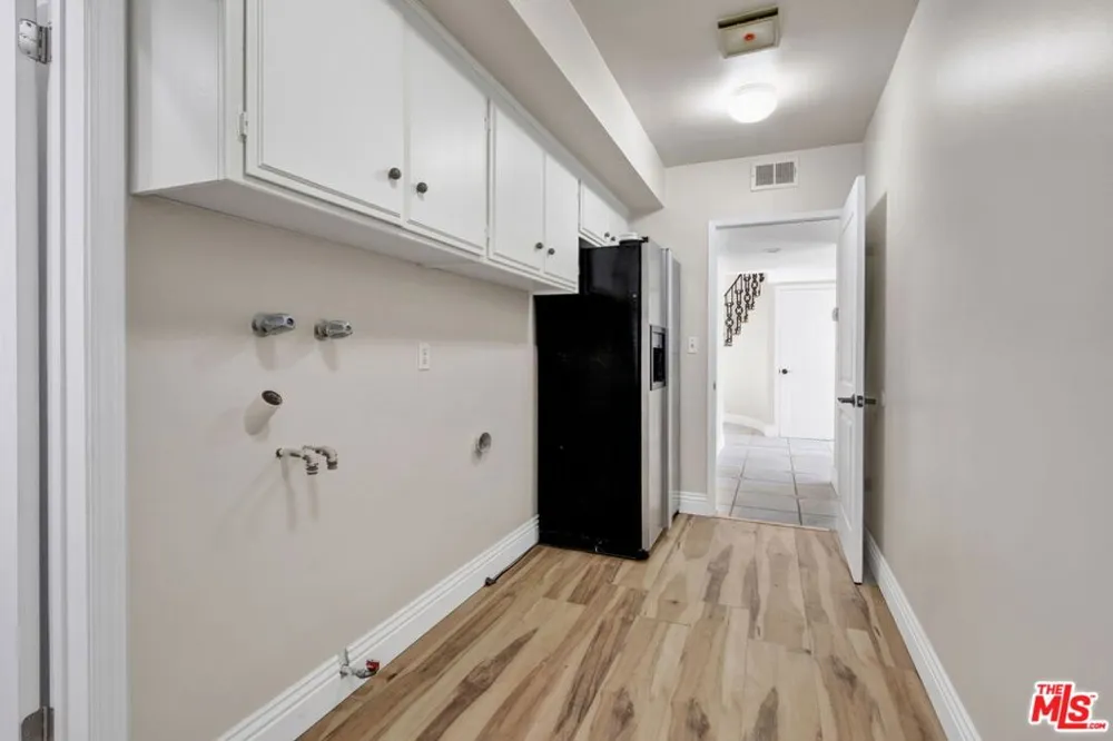 16608 Park Lane Circle Los Angeles, CA 90049
