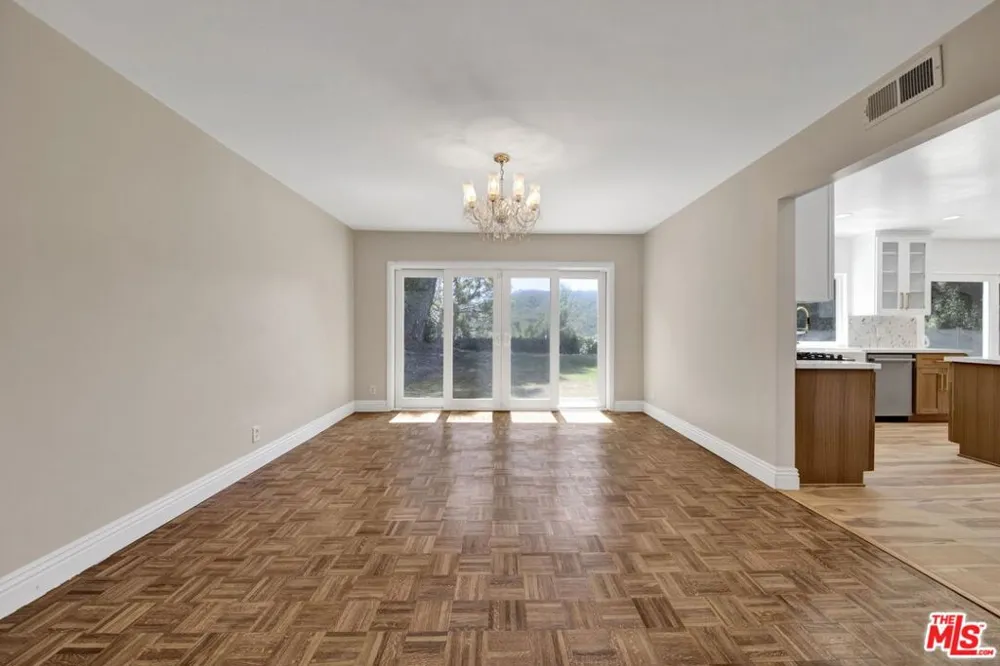 16608 Park Lane Circle Los Angeles, CA 90049