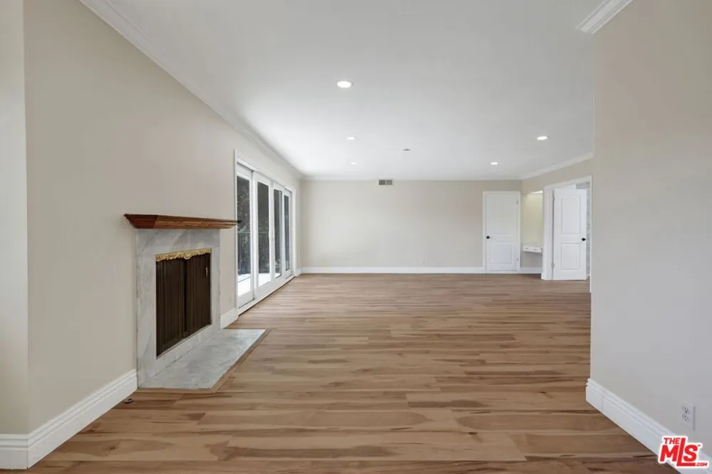 16608 Park Lane Circle Los Angeles, CA 90049