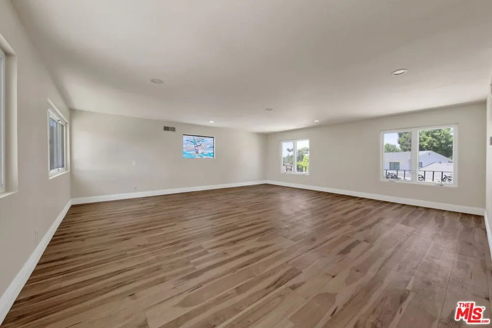 16608 Park Lane Circle Los Angeles, CA 90049