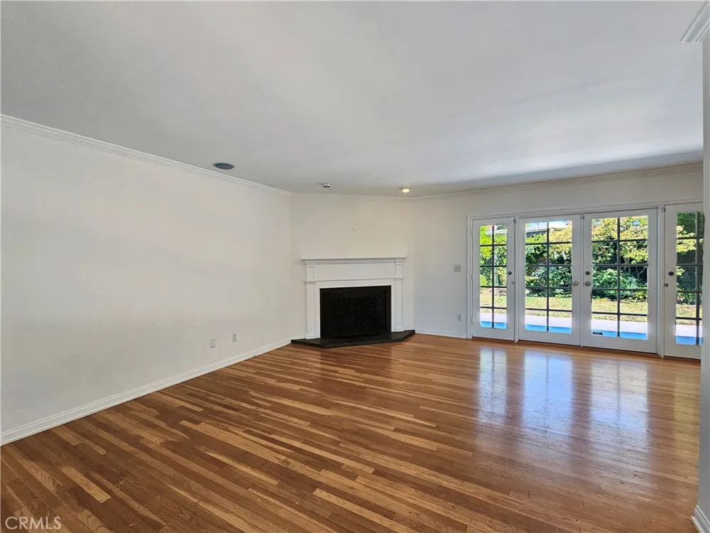 5624 Graves Avenue Encino, CA 91316