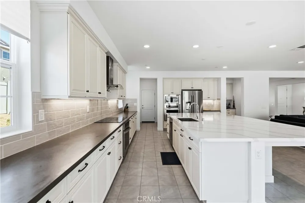 3981 Eliopulos Ranch Palmdale, CA 93551