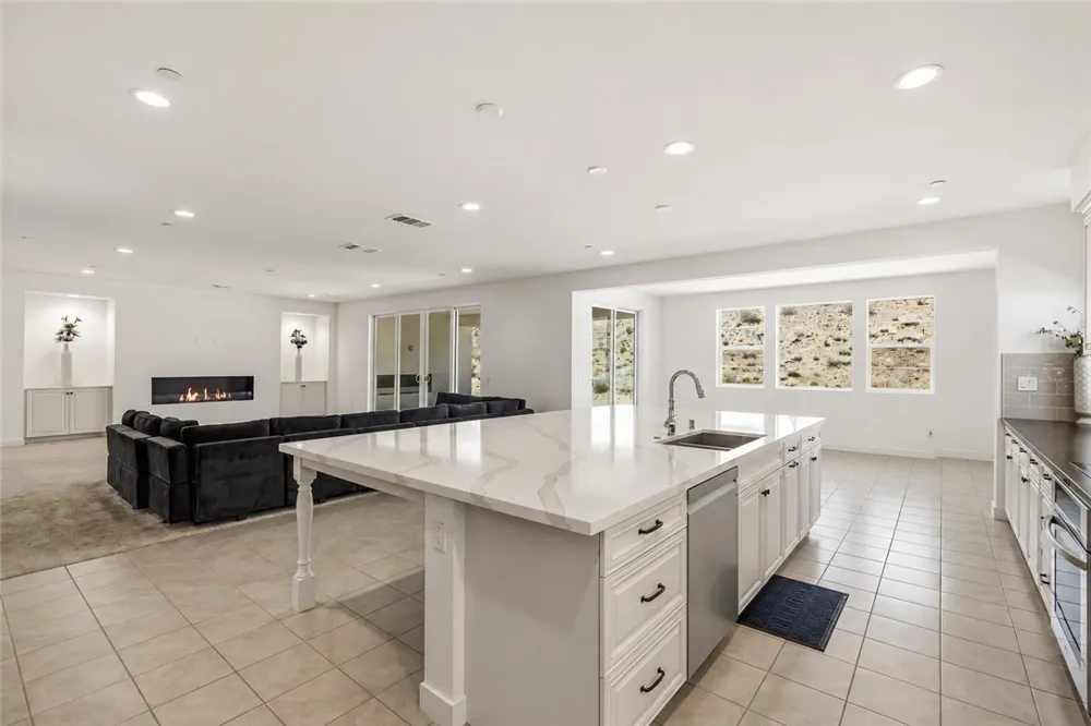 3981 Eliopulos Ranch Palmdale, CA 93551