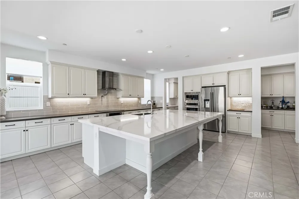 3981 Eliopulos Ranch Palmdale, CA 93551
