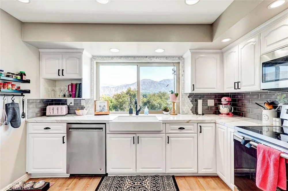 10480 Sunland Boulevard #7 Sunland, CA 91040