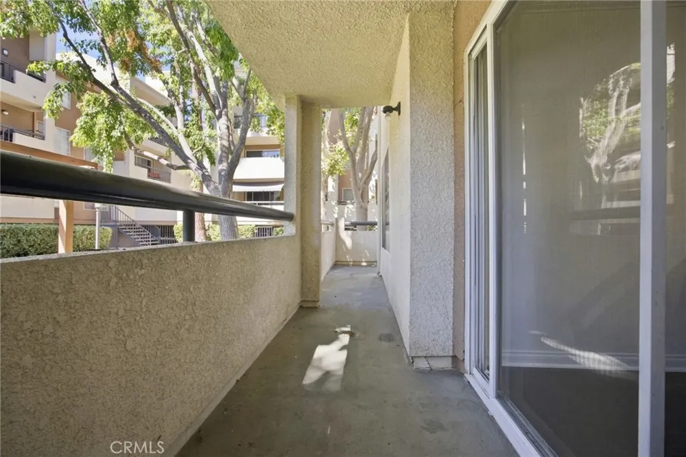 21400 Burbank #106 Woodland Hills, CA 91367