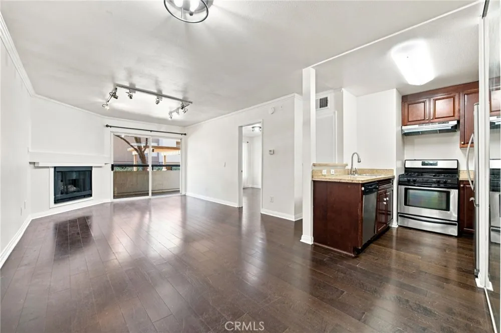 21400 Burbank #106 Woodland Hills, CA 91367