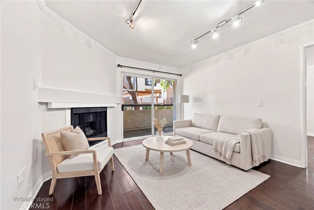 21400 Burbank #106 Woodland Hills, CA 91367