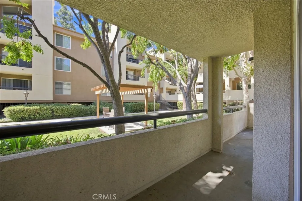 21400 Burbank #106 Woodland Hills, CA 91367