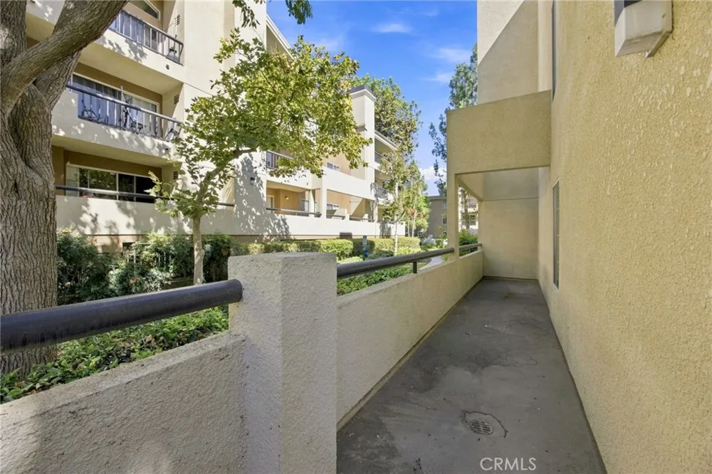 21400 Burbank #106 Woodland Hills, CA 91367