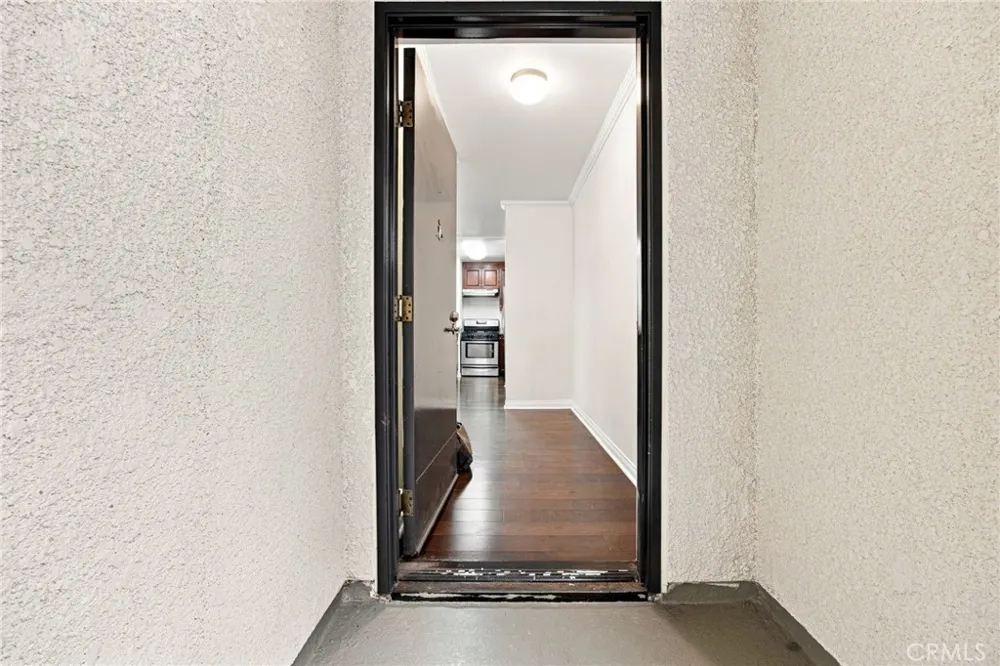21400 Burbank #106 Woodland Hills, CA 91367