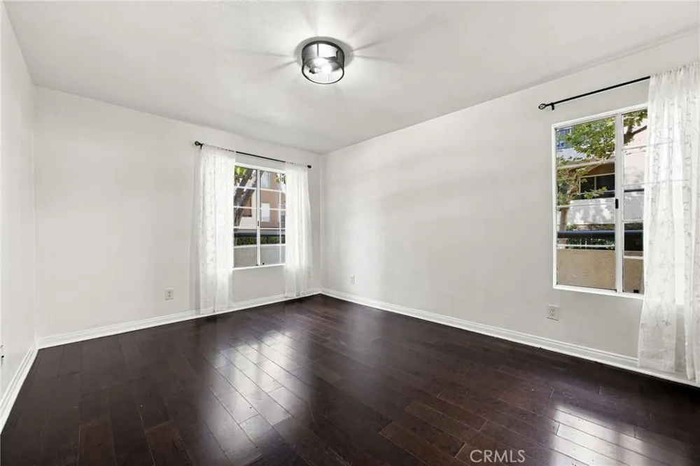 21400 Burbank #106 Woodland Hills, CA 91367