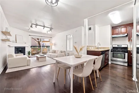 21400 Burbank #106