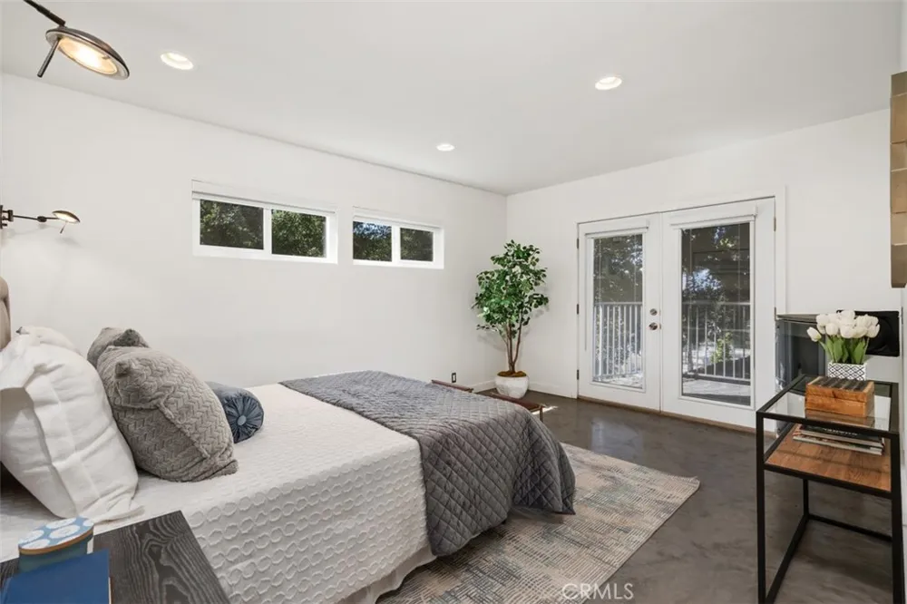 11575 Sunshine Terrace Studio City, CA 91604