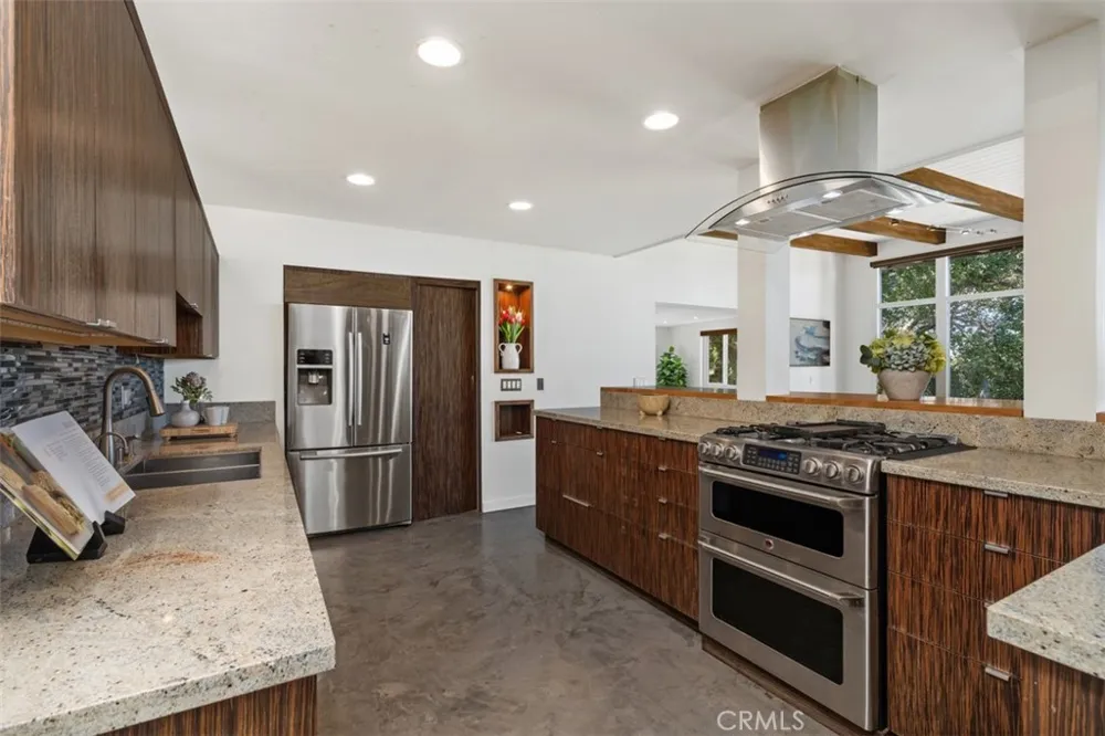 11575 Sunshine Terrace Studio City, CA 91604