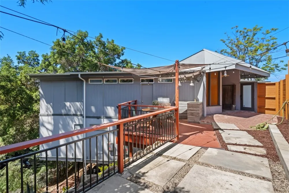 11575 Sunshine Terrace Studio City, CA 91604