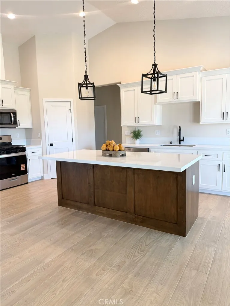 10583 Valencia Street Hesperia, CA 92344
