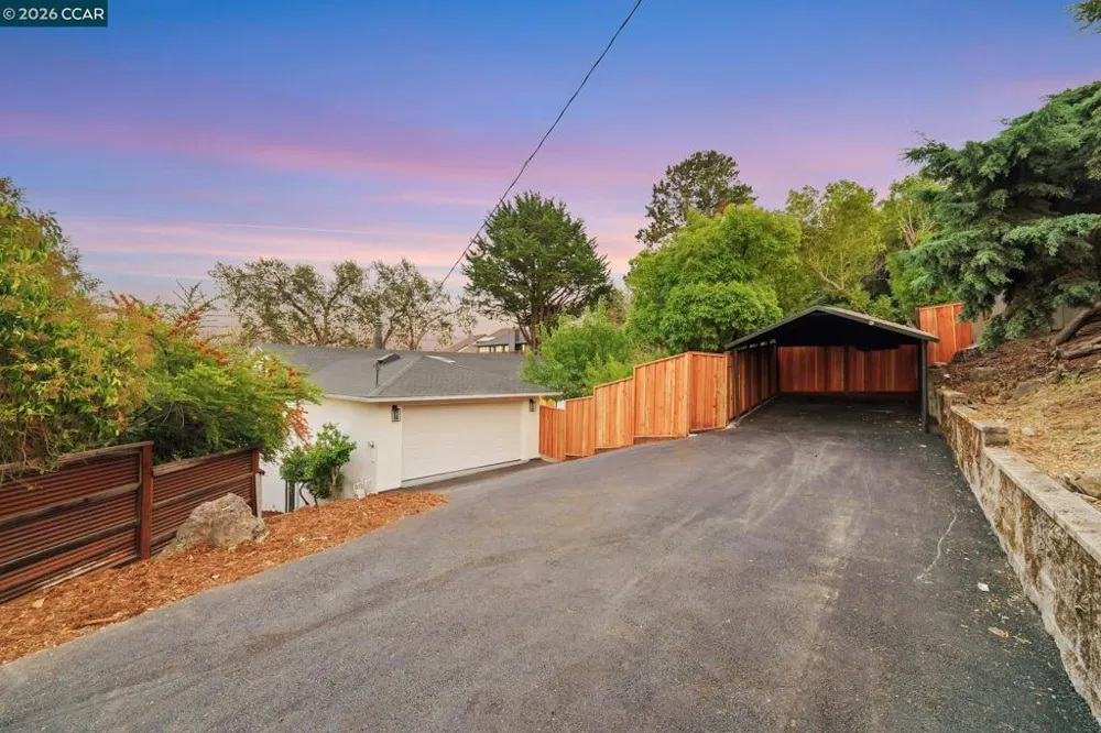 123 Oak Springs Drive San Anselmo, CA 94960
