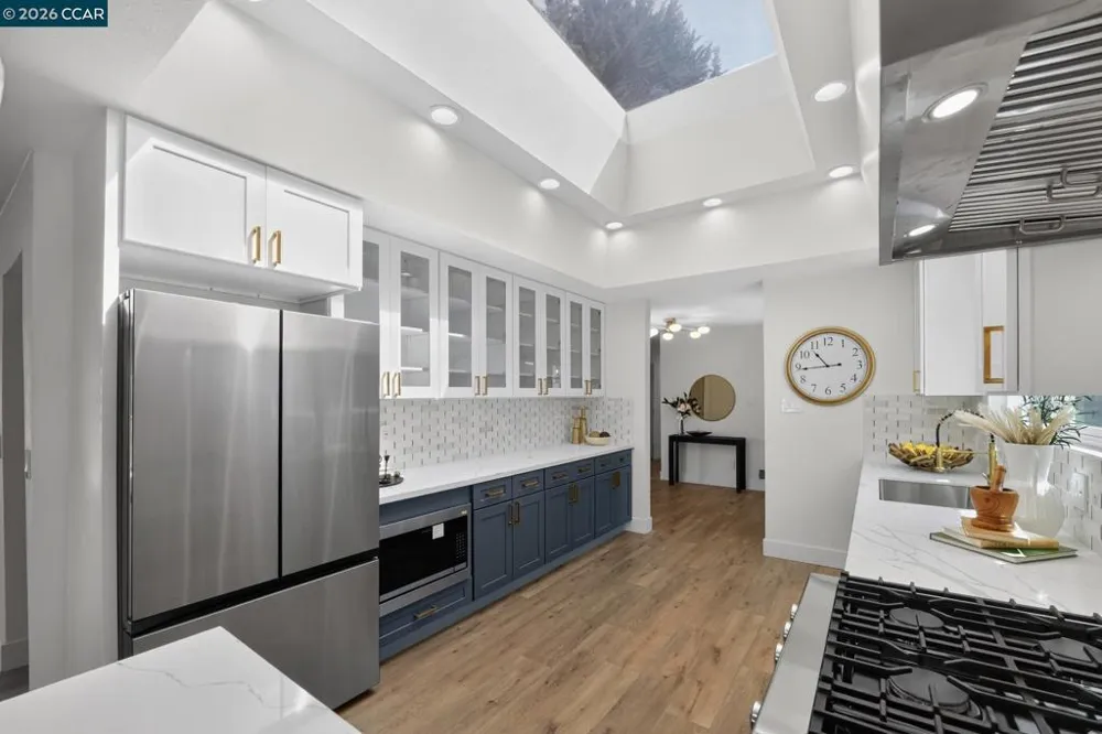 123 Oak Springs Drive San Anselmo, CA 94960