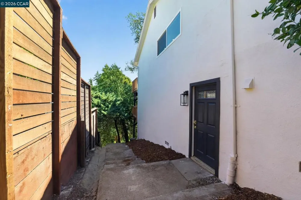 123 Oak Springs Drive San Anselmo, CA 94960