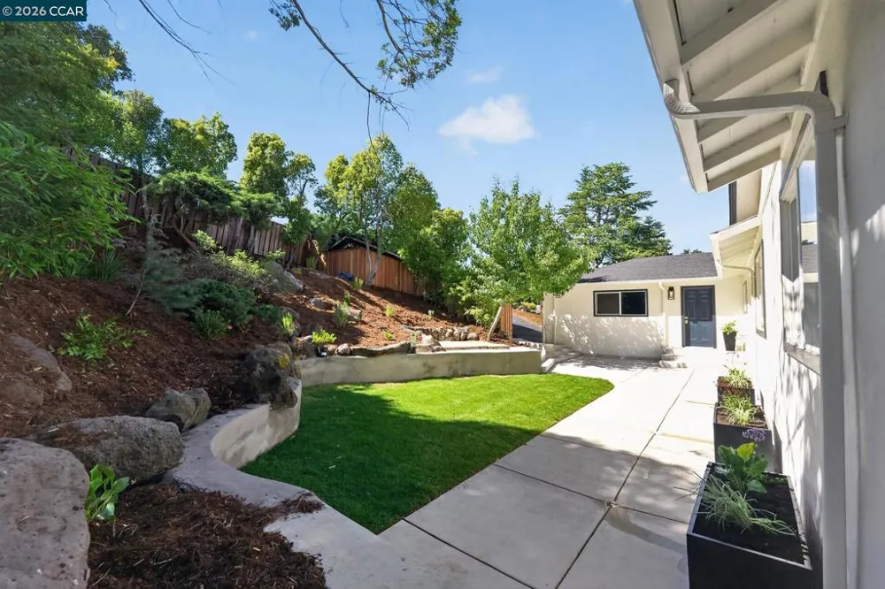 123 Oak Springs Drive San Anselmo, CA 94960