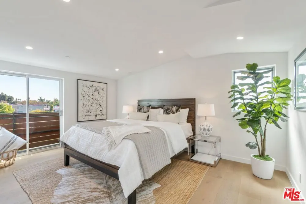 7150 Willoughby Avenue Los Angeles, CA 90046