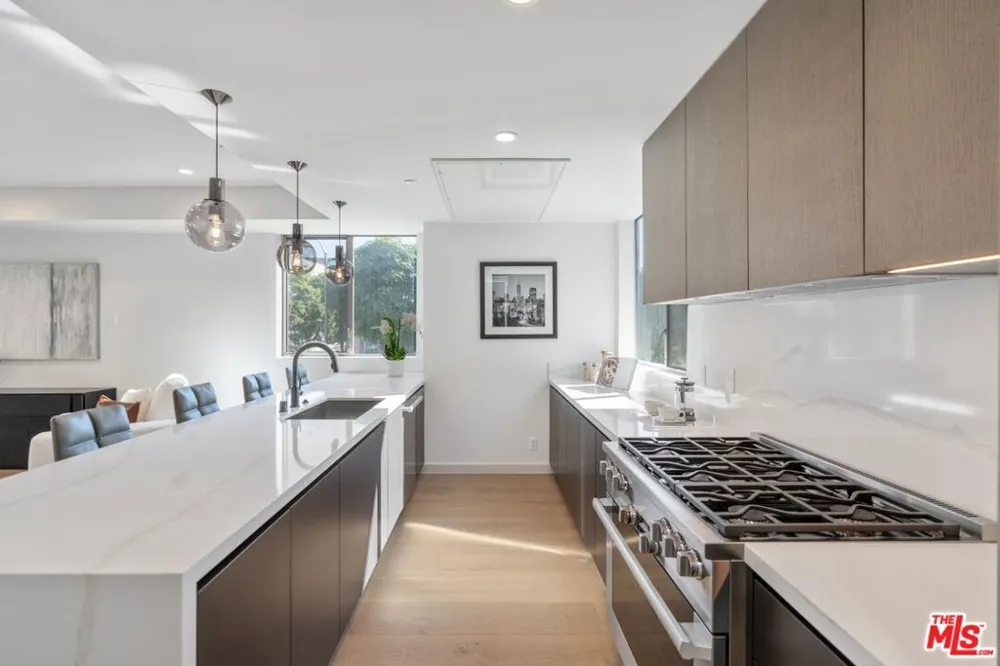 7150 Willoughby Avenue Los Angeles, CA 90046
