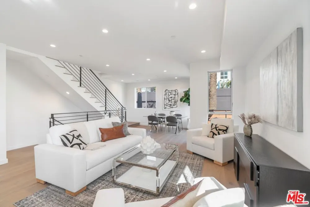 7150 Willoughby Avenue Los Angeles, CA 90046