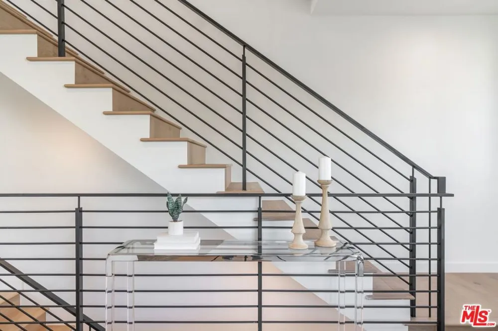 7150 Willoughby Avenue Los Angeles, CA 90046