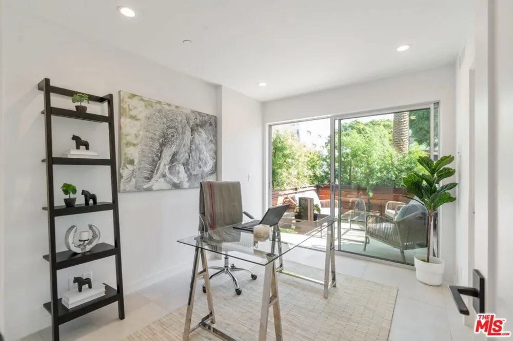 7150 Willoughby Avenue Los Angeles, CA 90046