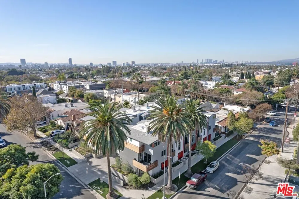 7150 Willoughby Avenue Los Angeles, CA 90046