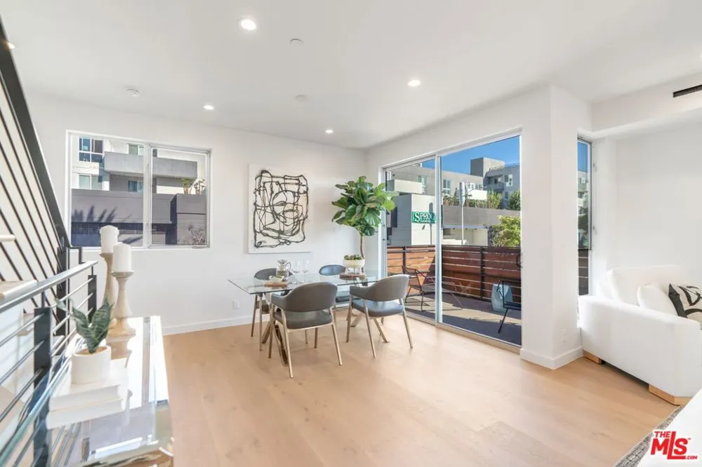 7150 Willoughby Avenue Los Angeles, CA 90046