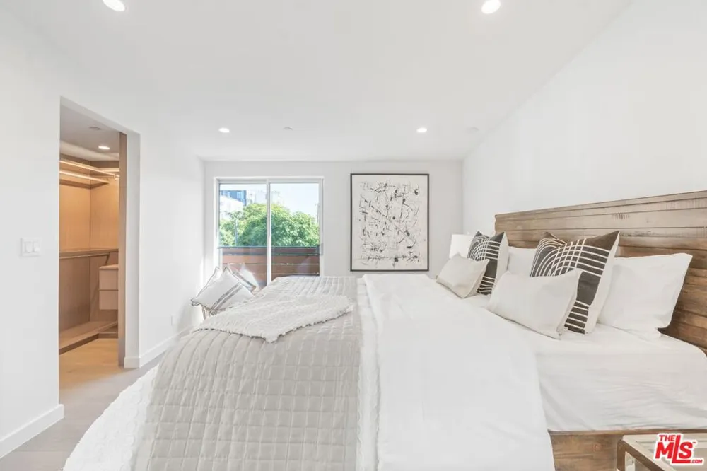 7150 Willoughby Avenue Los Angeles, CA 90046