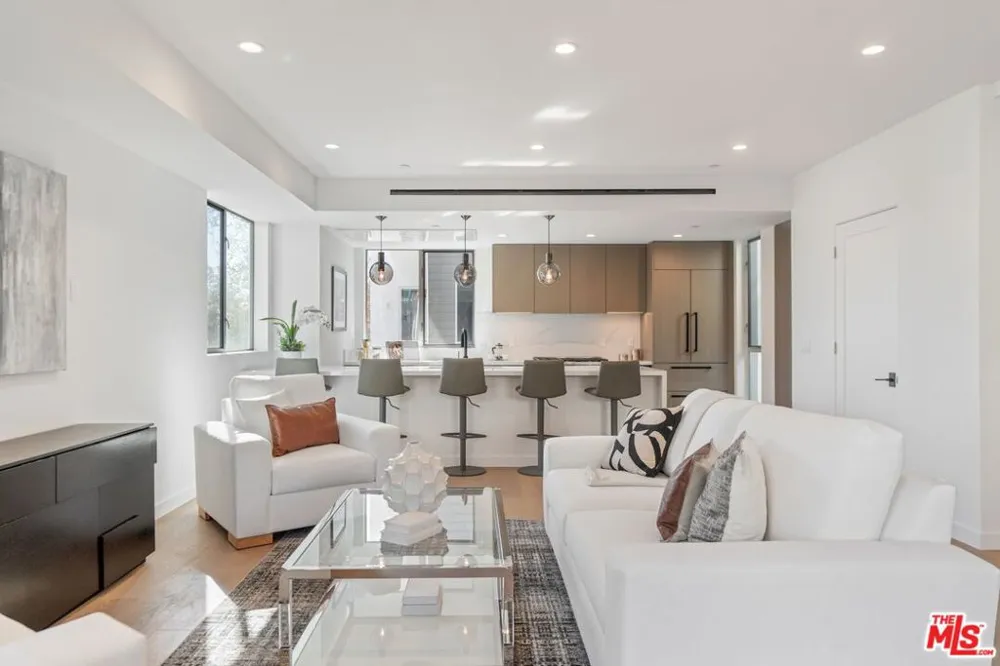 7150 Willoughby Avenue Los Angeles, CA 90046