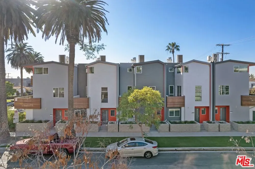 7150 Willoughby Avenue Los Angeles, CA 90046