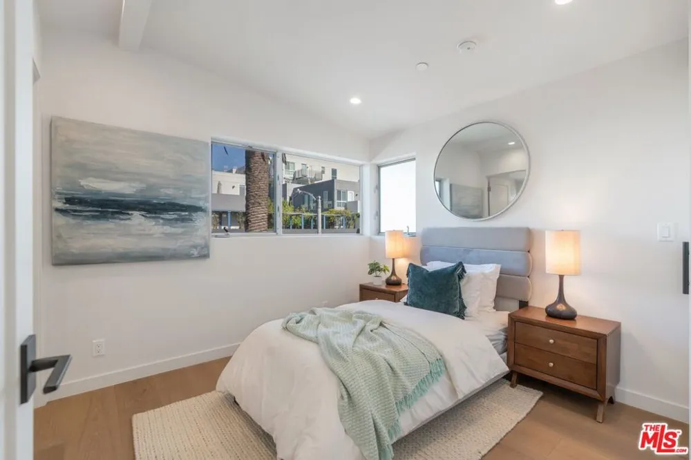 7150 Willoughby Avenue Los Angeles, CA 90046