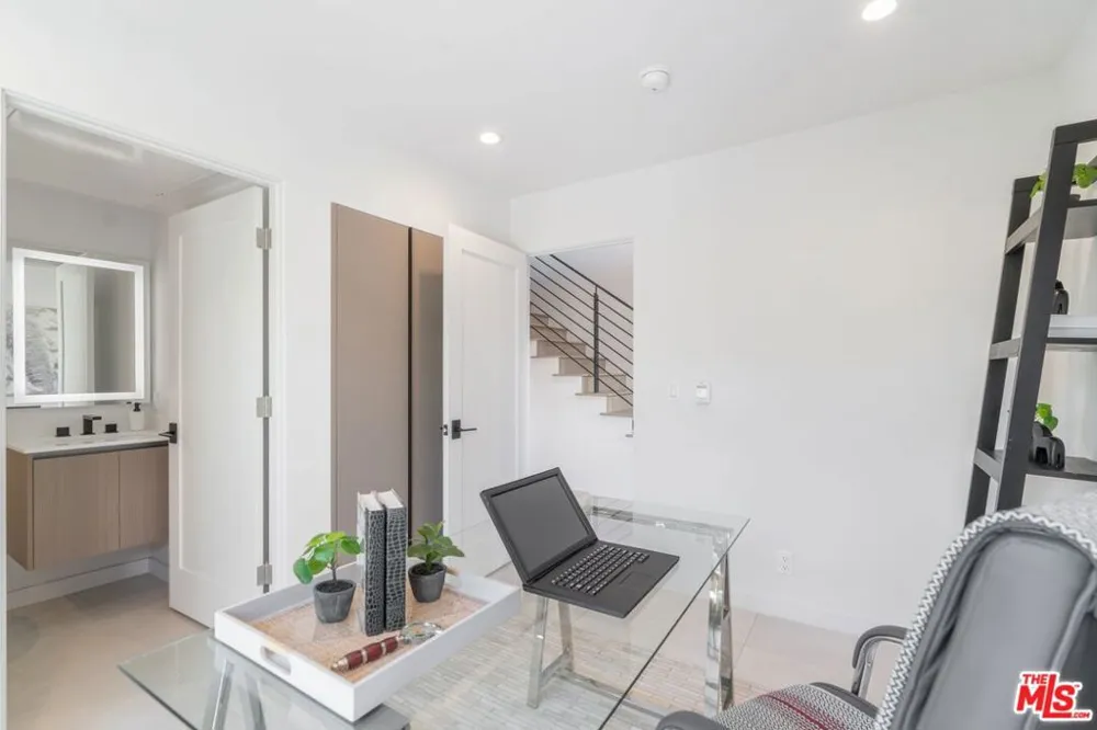 7150 Willoughby Avenue Los Angeles, CA 90046