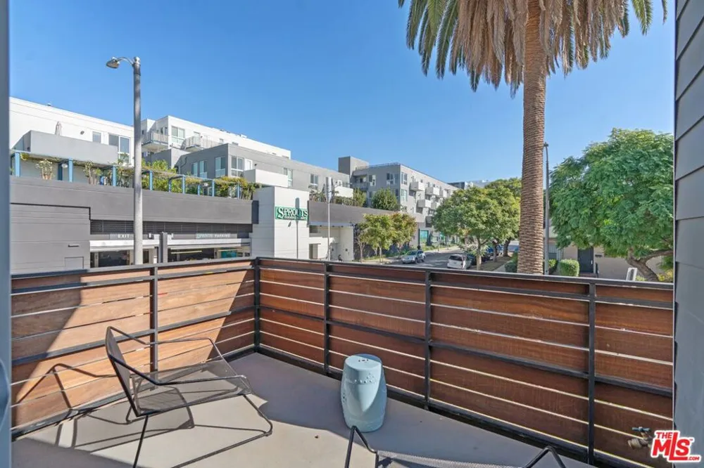 7150 Willoughby Avenue Los Angeles, CA 90046