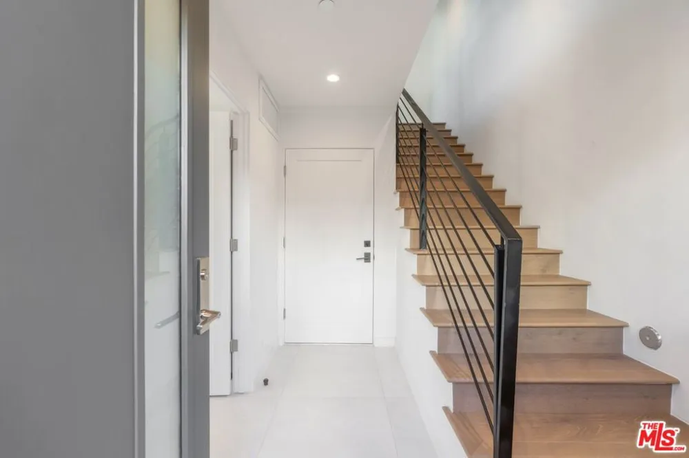 7150 Willoughby Avenue Los Angeles, CA 90046