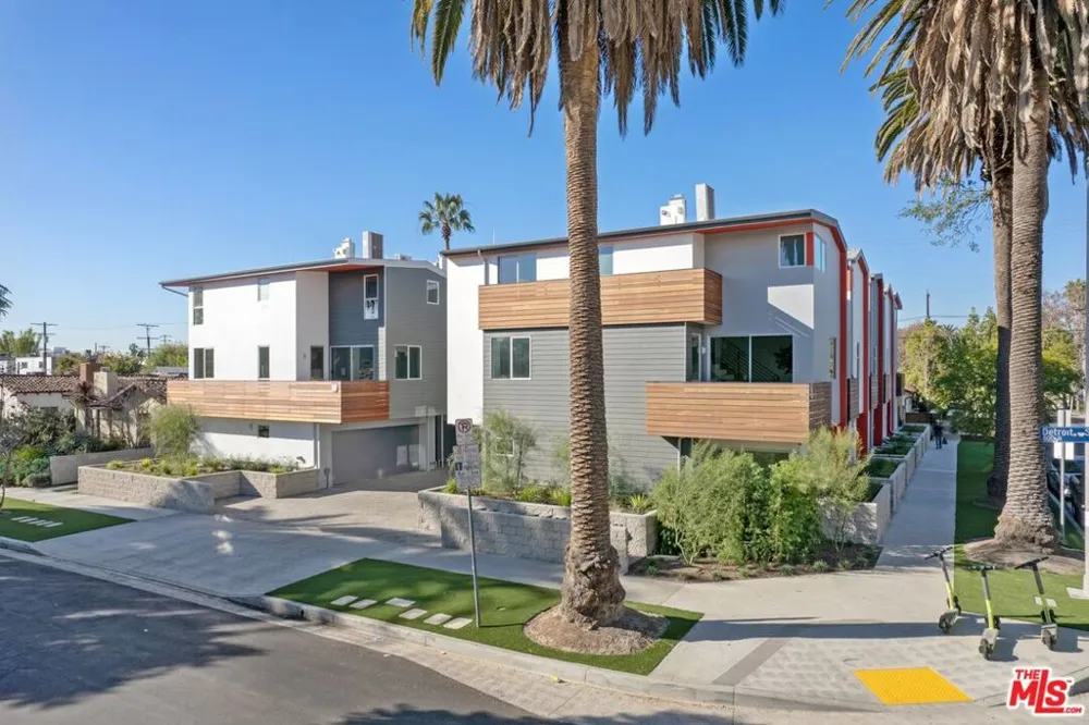 7150 Willoughby Avenue Los Angeles, CA 90046