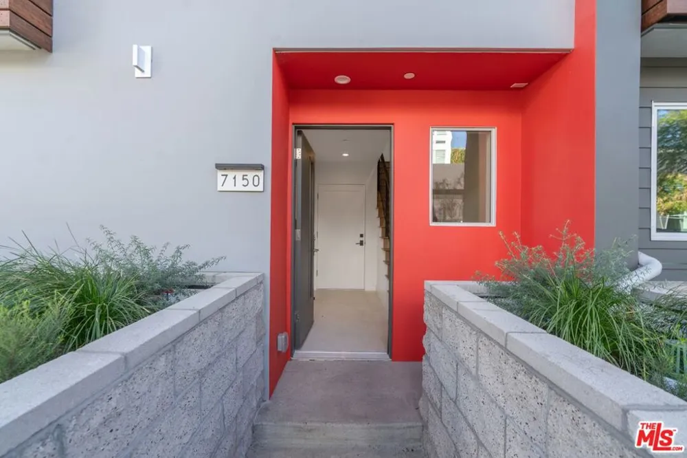 7150 Willoughby Avenue Los Angeles, CA 90046