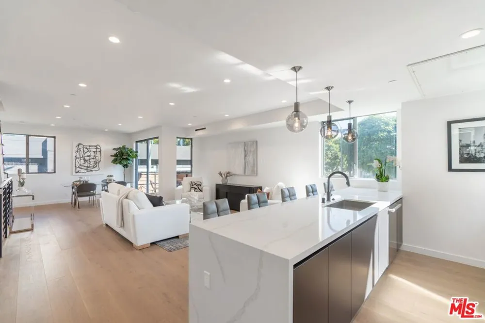 7150 Willoughby Avenue Los Angeles, CA 90046