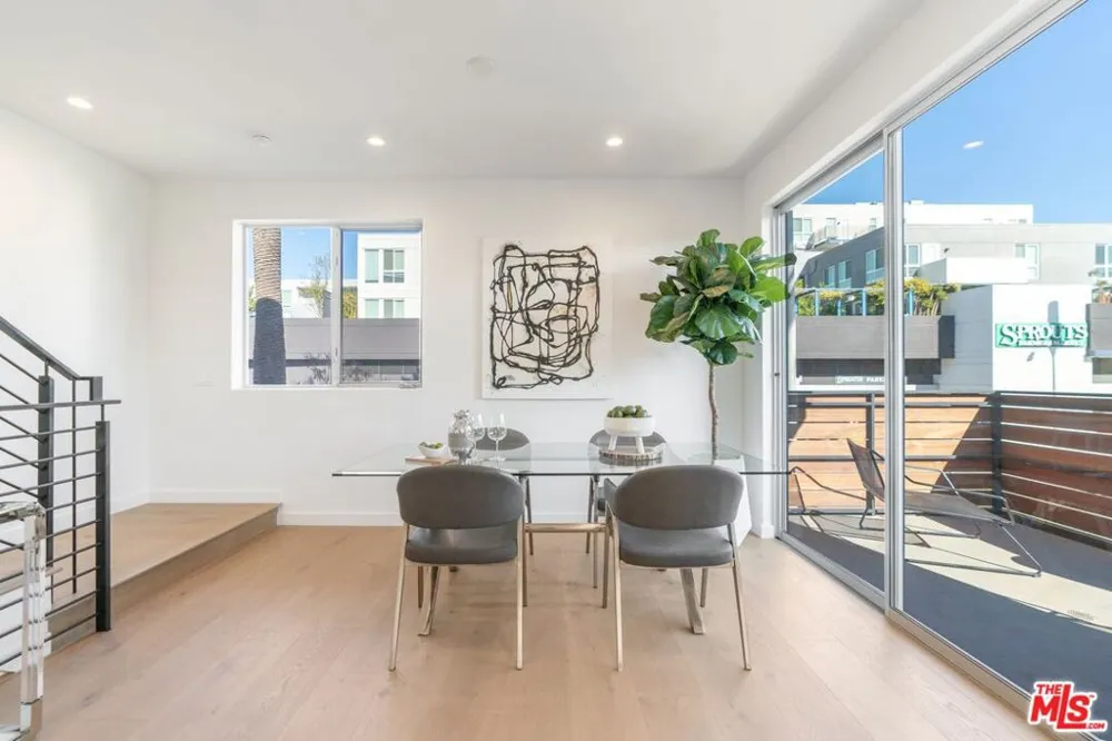 7150 Willoughby Avenue Los Angeles, CA 90046