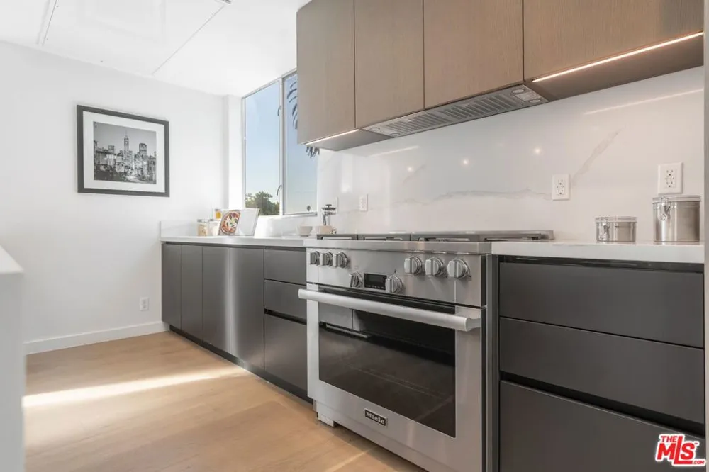 7150 Willoughby Avenue Los Angeles, CA 90046