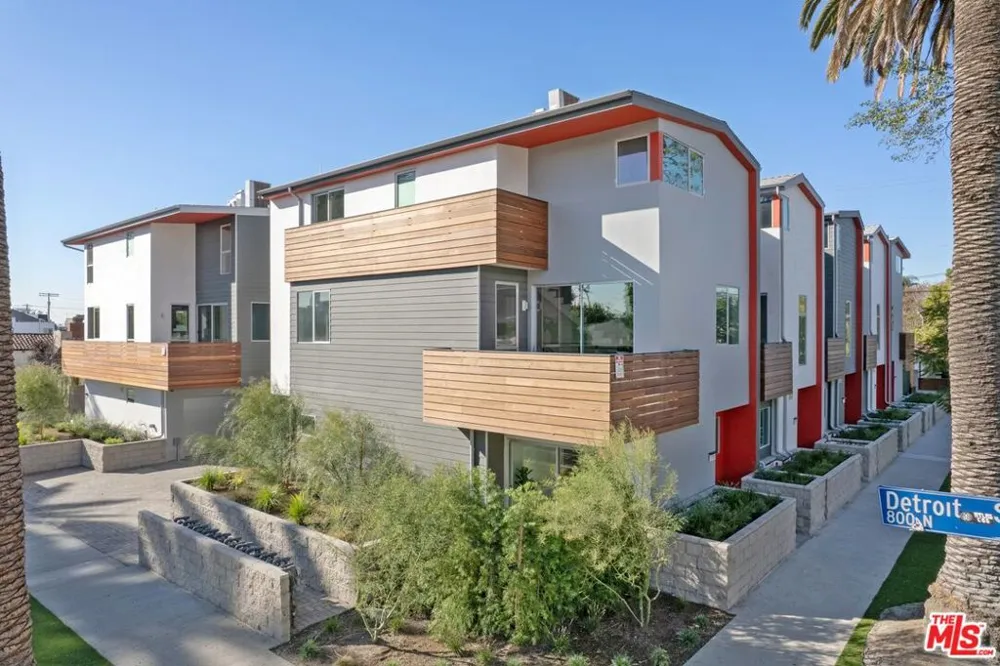 7150 Willoughby Avenue Los Angeles, CA 90046
