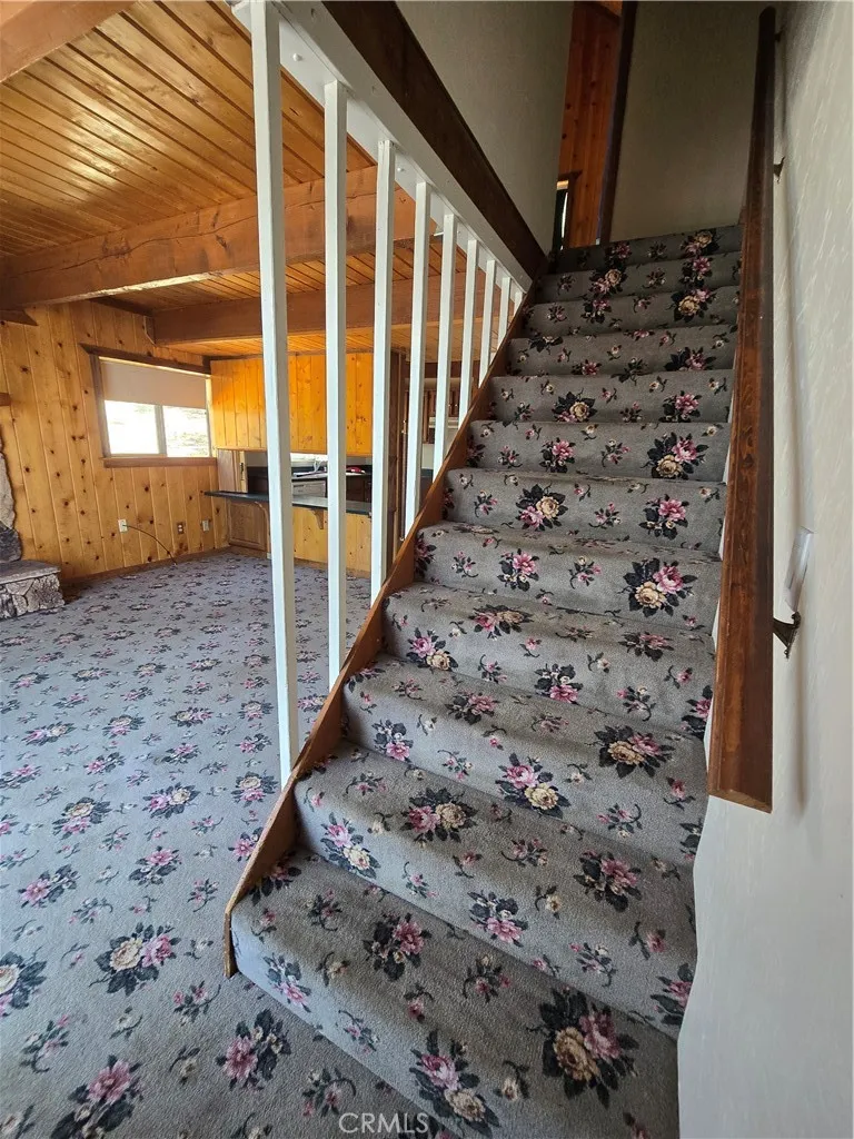 33460 Lakeview Dr Running Springs, CA 92382