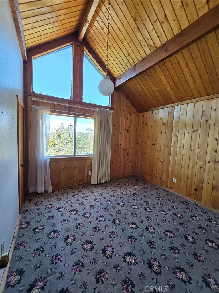 33460 Lakeview Dr Running Springs, CA 92382