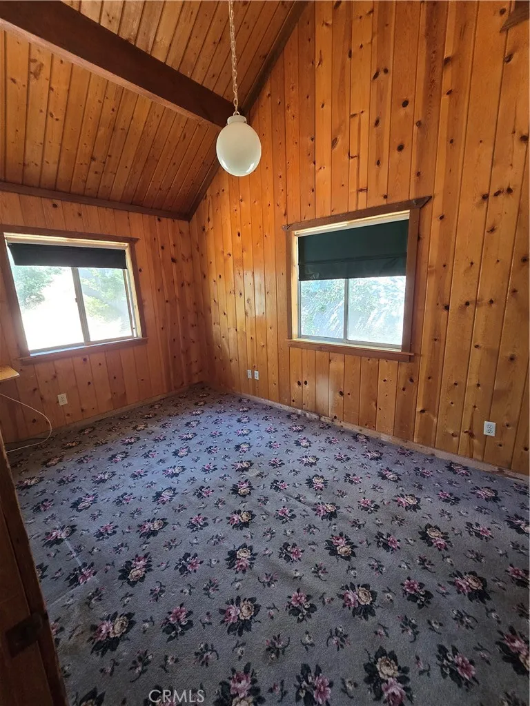 33460 Lakeview Dr Running Springs, CA 92382