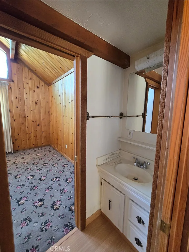 33460 Lakeview Dr Running Springs, CA 92382