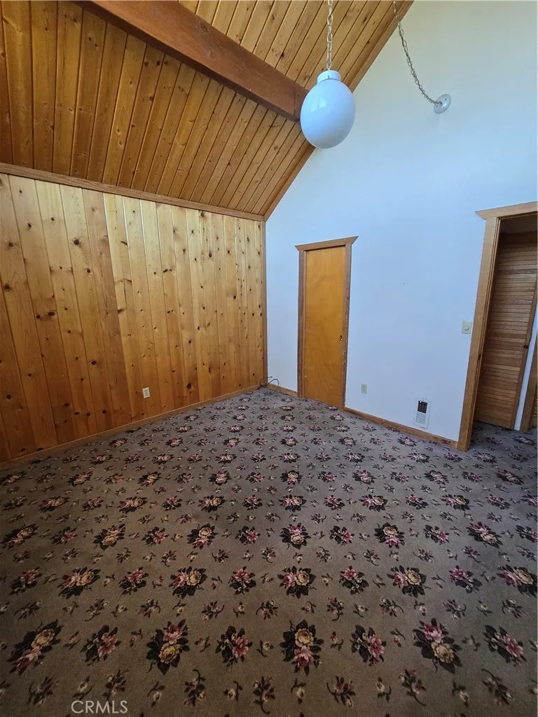 33460 Lakeview Dr Running Springs, CA 92382